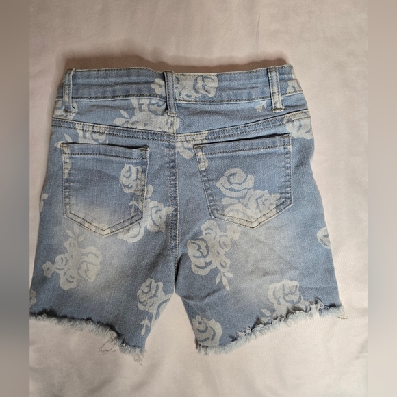 🌸 Floral Light Wash Distressed Denim Shorts - Girls Size 8 NWOT 🌸 - Picture 6 of 7